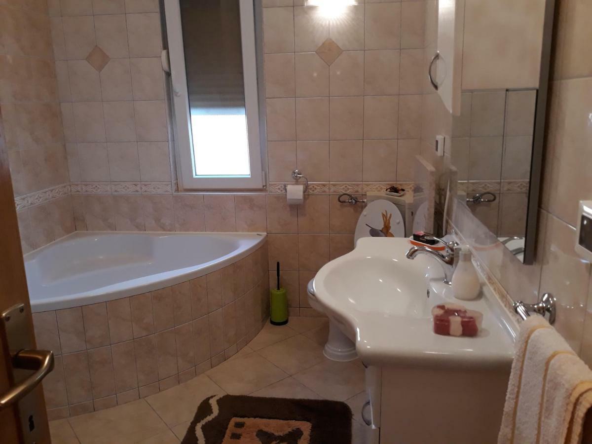 Apartment Matea Rovinj Bagian luar foto